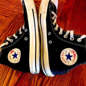 Men’s converse size 7. Nicely broken in…